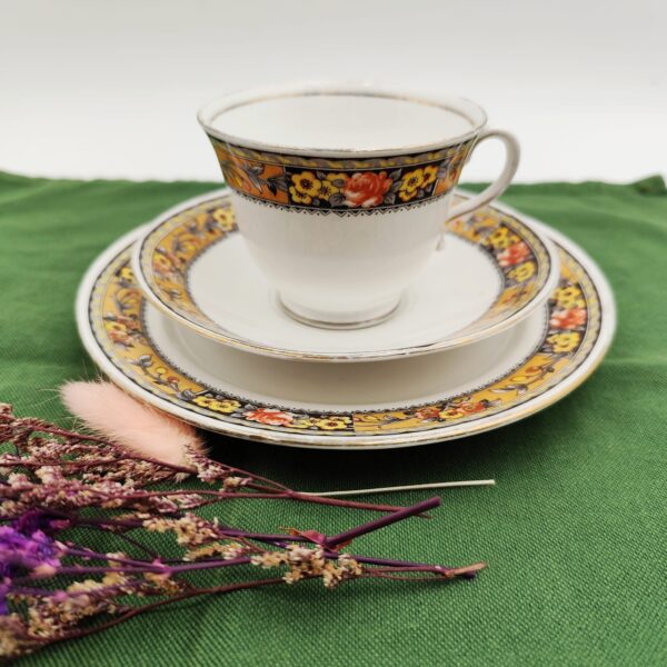 Trio Tazza Vintage Duchess China