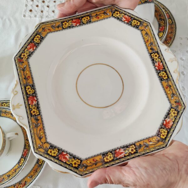 Duchess China-Set da Tè Vintage per la Tua Tavola Elegante - immagine 15