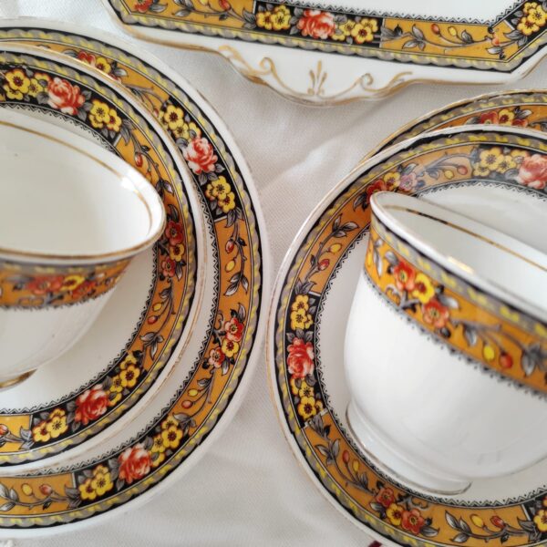 Duchess China-Set da Tè Vintage per la Tua Tavola Elegante - immagine 14