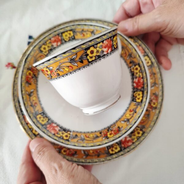 Duchess China-Set da Tè Vintage per la Tua Tavola Elegante - immagine 11
