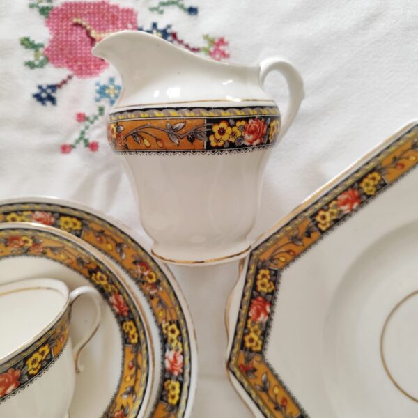 Duchess China-Set da Tè Vintage per la Tua Tavola Elegante - immagine 8