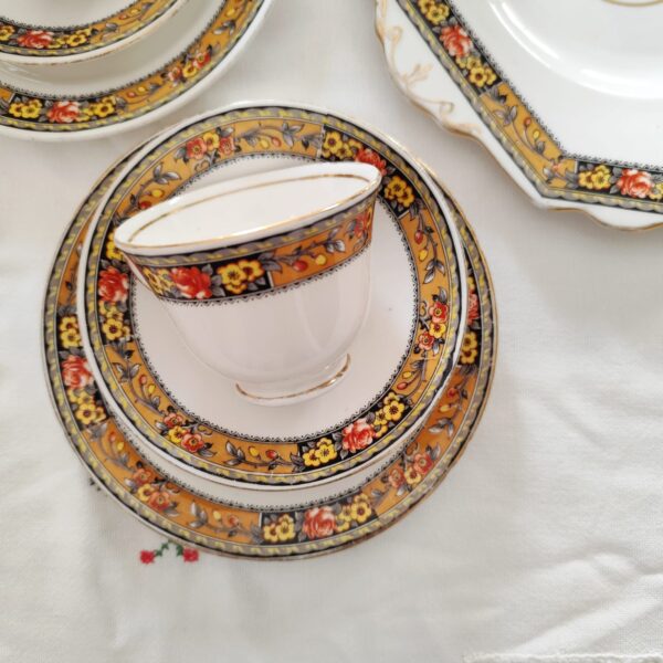 Duchess China-Set da Tè Vintage per la Tua Tavola Elegante - immagine 6